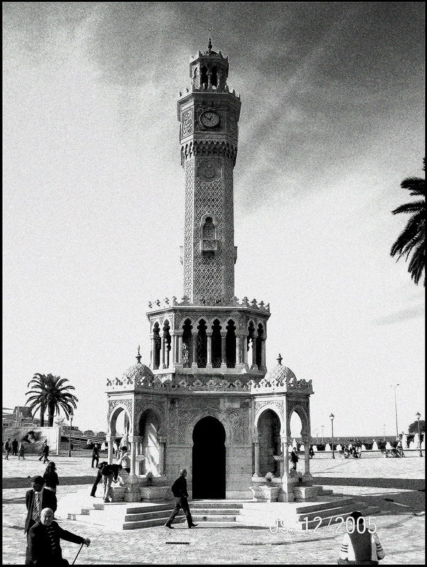 İzmir Saat Kulesinin Boyu